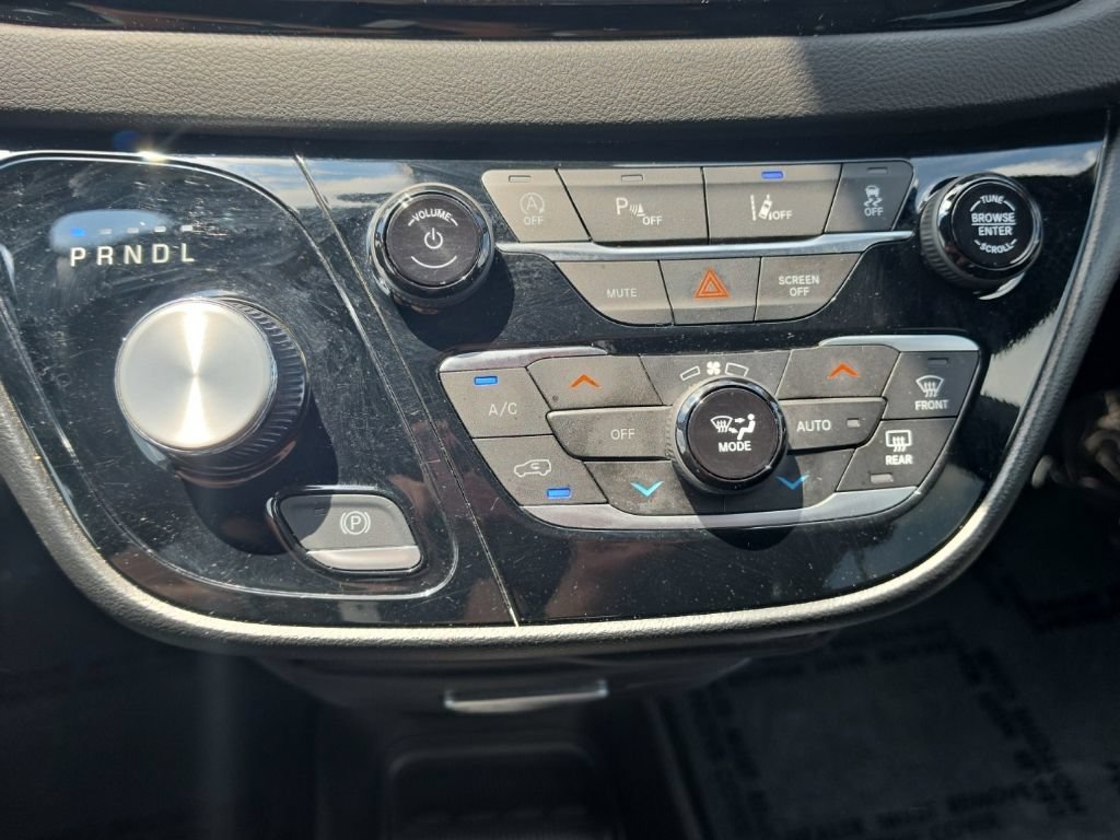 Used 2025 Chrysler Pacifica Select FWD image 29
