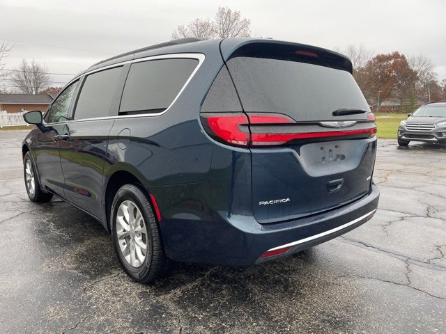 Used 2022 Chrysler Pacifica Touring-L image 2