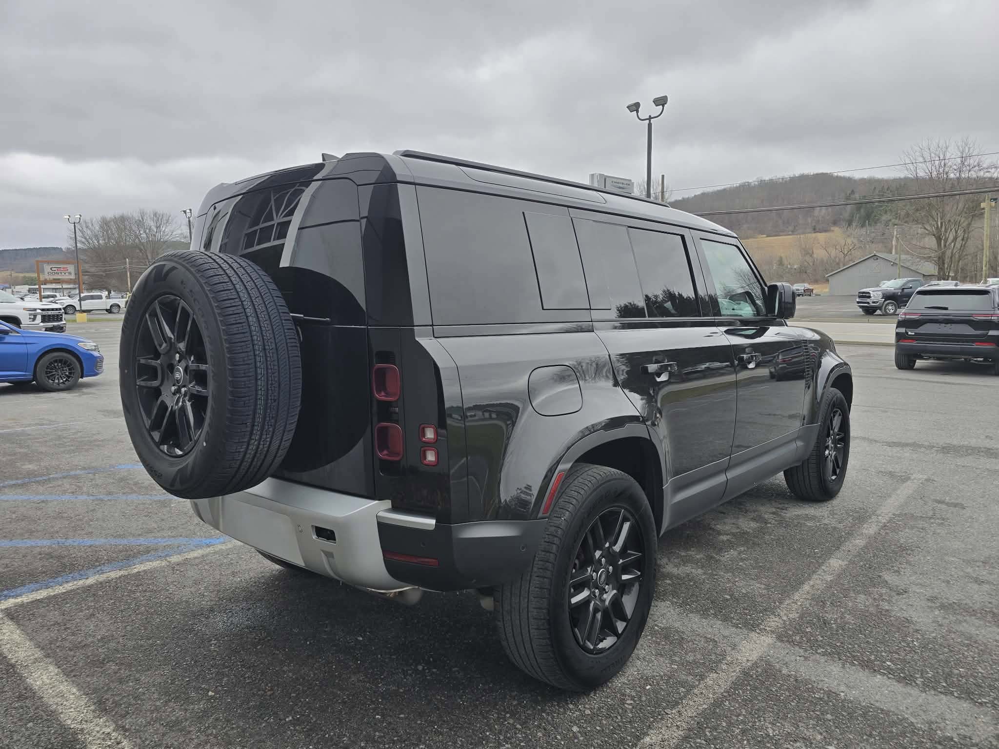 Used 2025 Land Rover Defender 110 S AWD/4WD image 3