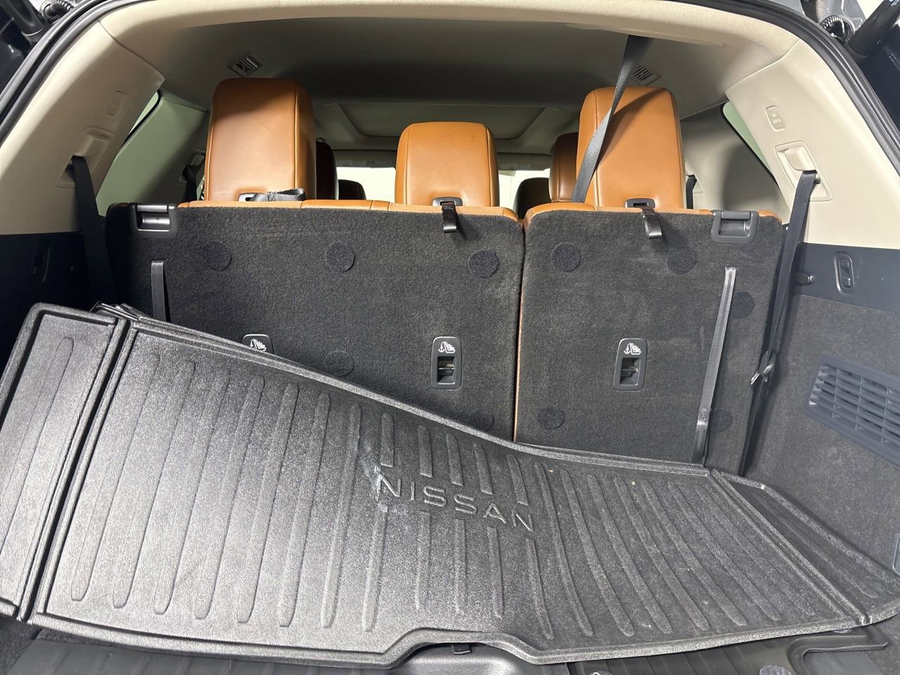 Used 2024 Nissan Pathfinder Platinum w/ Cargo Package image 24