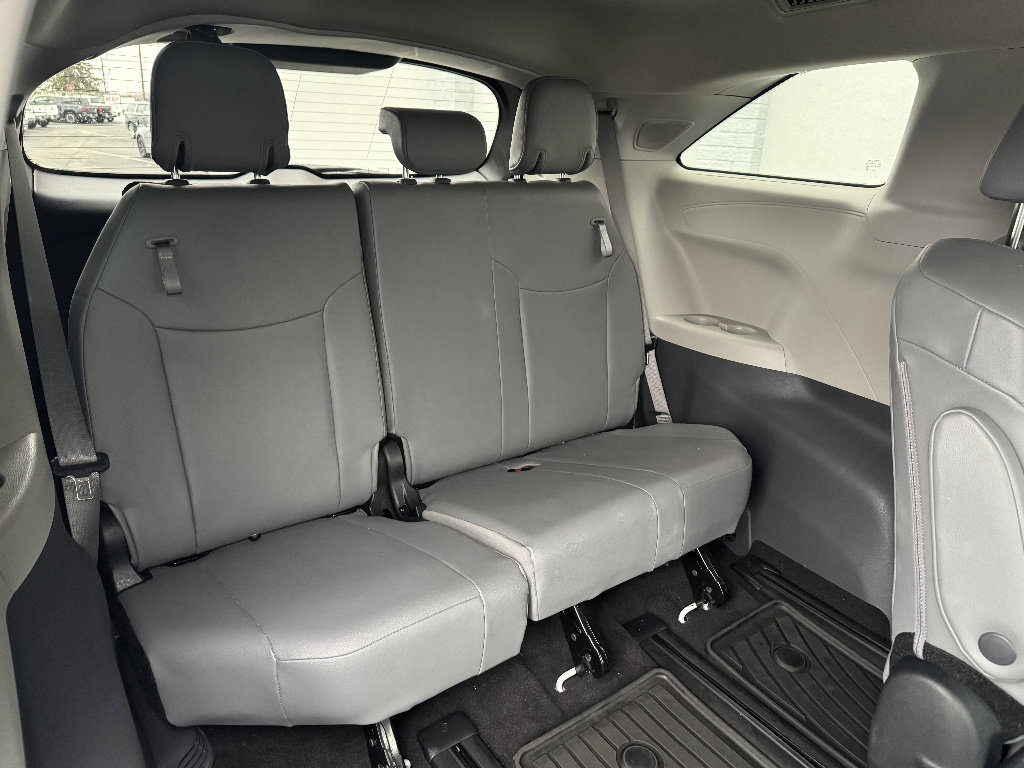 Used 2024 Toyota Sienna XLE w/ XLE Plus Package image 11