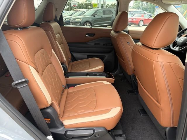 New 2026 Nissan Pathfinder Platinum FWD image 19