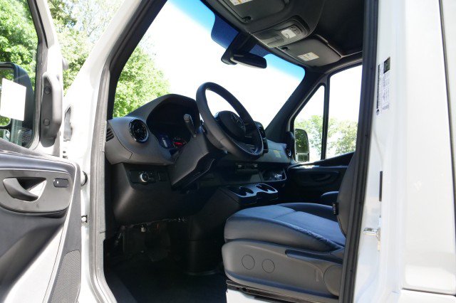 Used 2025 Mercedes-Benz Sprinter 2500 image 14