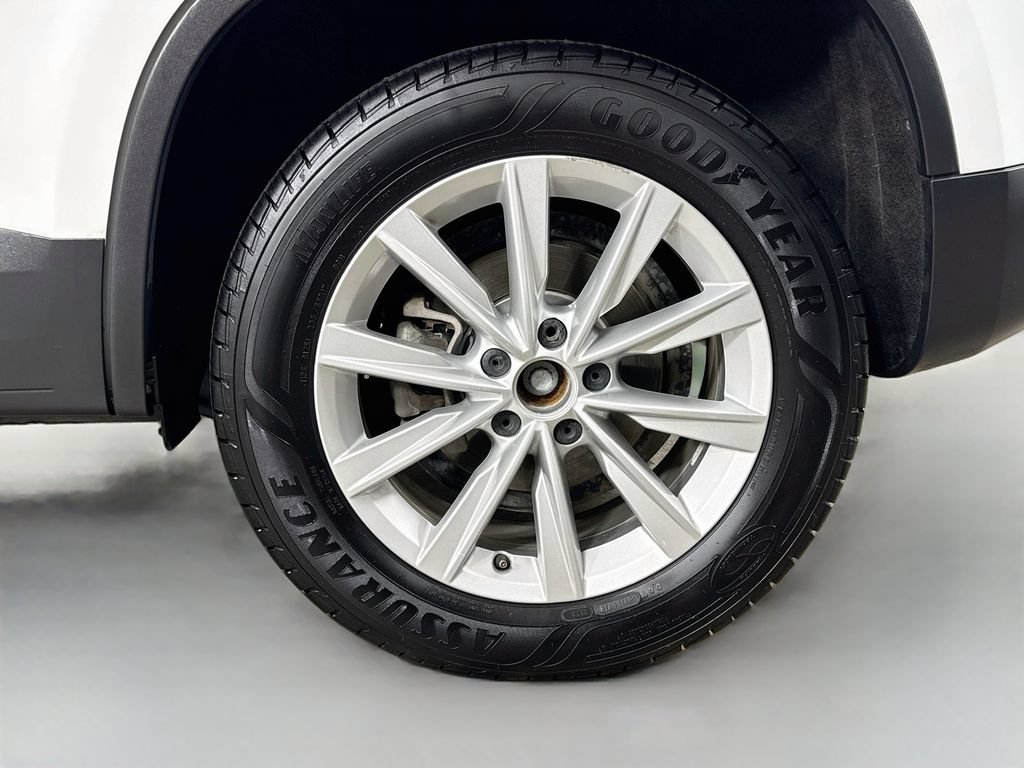 Used 2017 Volkswagen Tiguan Limited w/ Premium Package AWD/4WD image 32