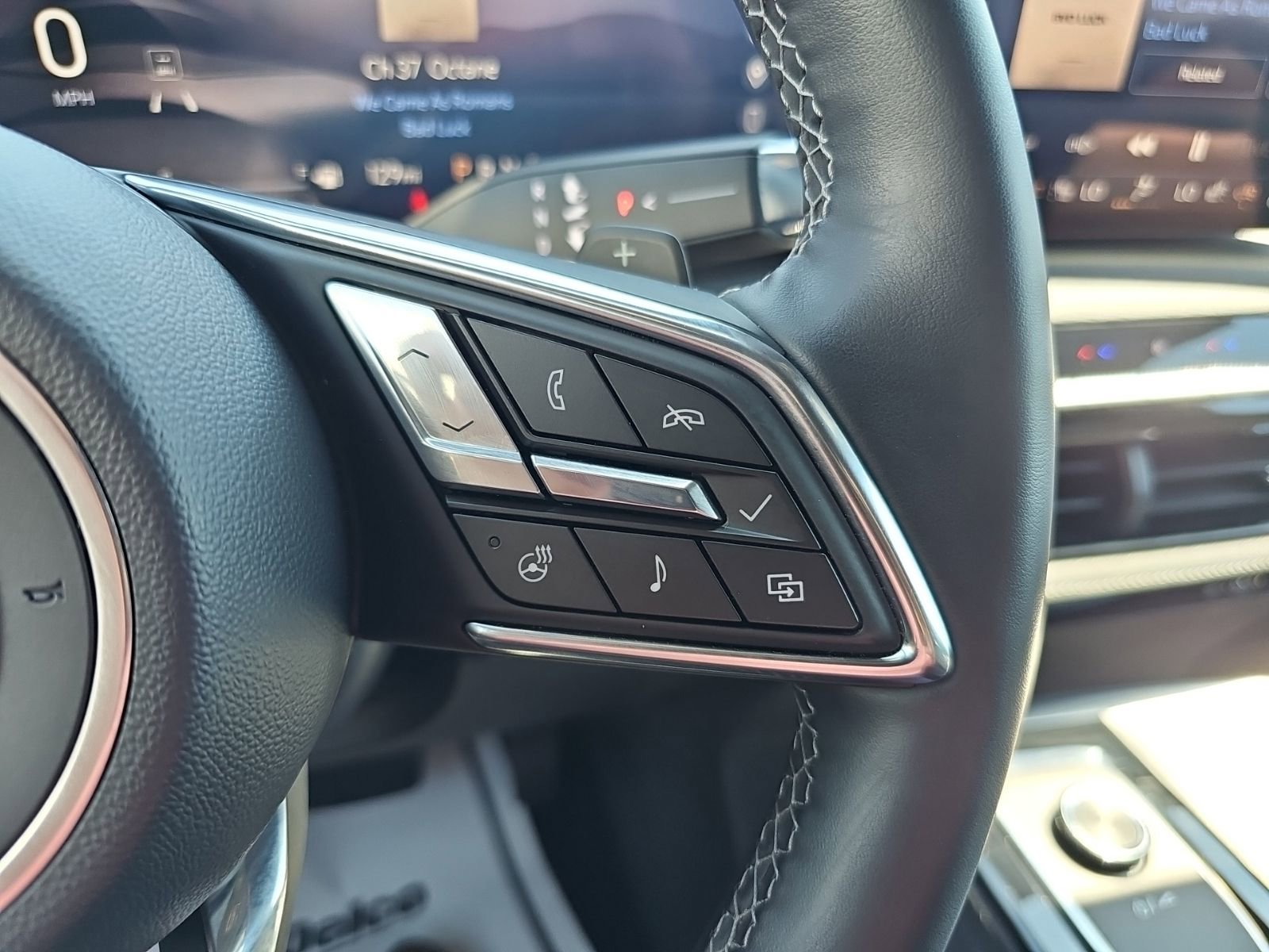 Used 2025 Buick Enclave Sport Touring FWD image 18