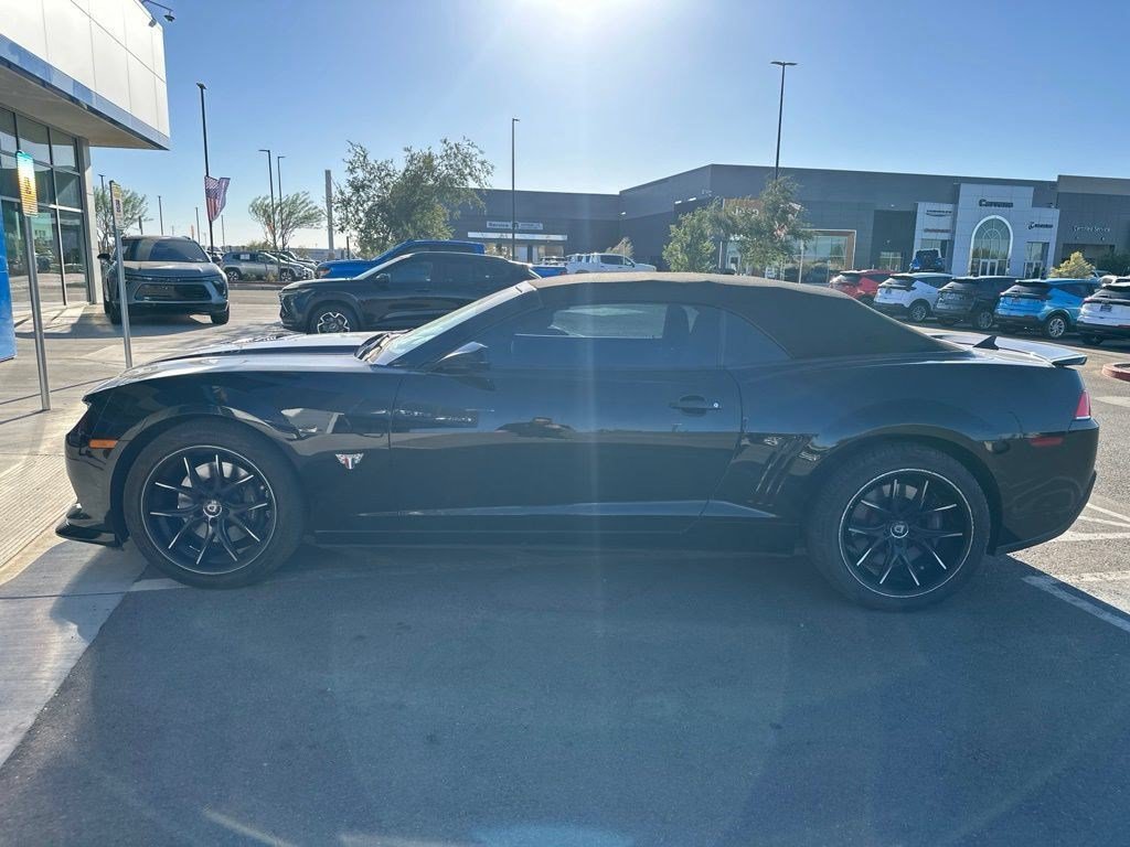 Used 2015 Chevrolet Camaro SS w/ Commemorative Special Edition RWD image 2