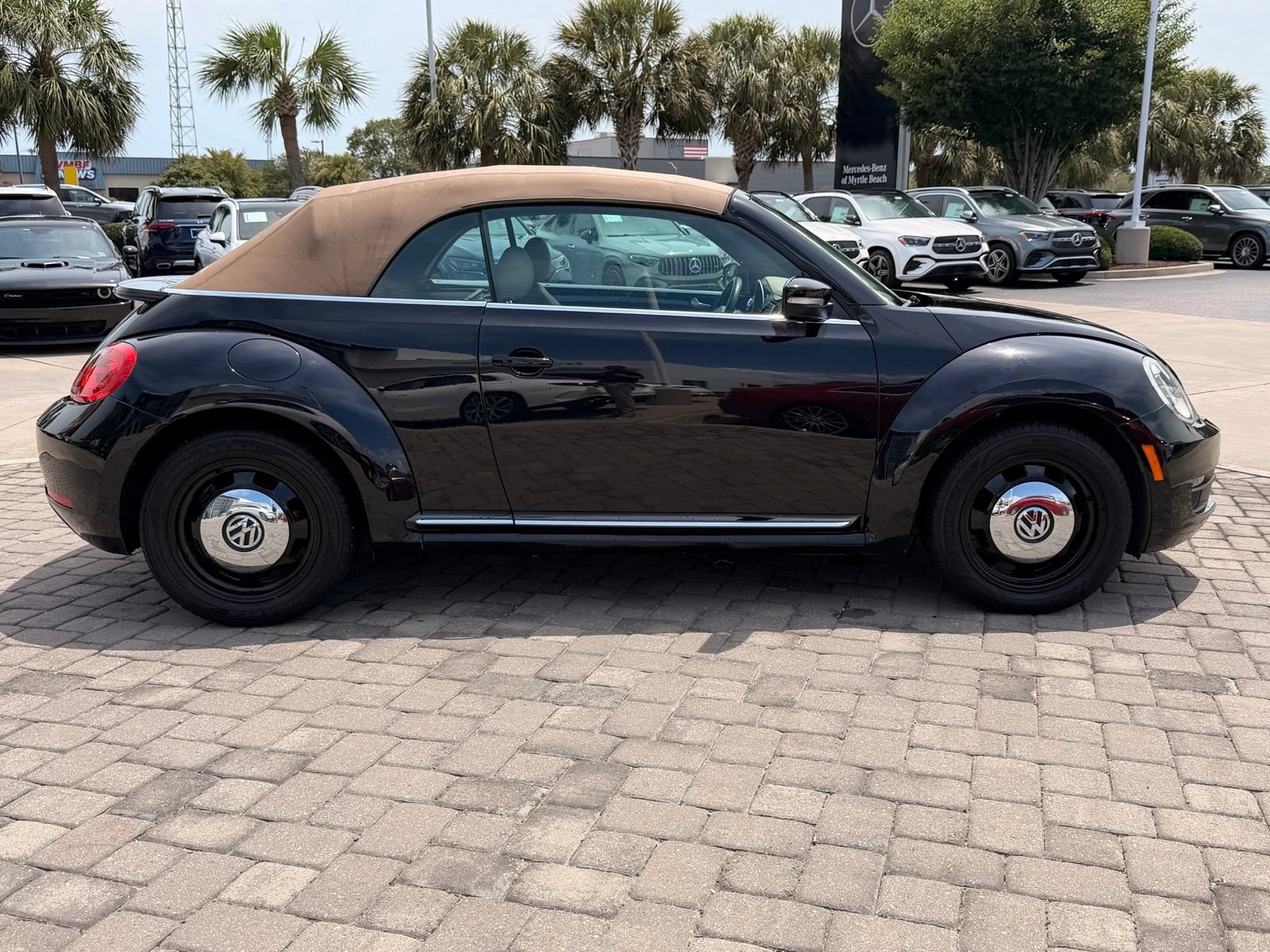 Used 2013 Volkswagen Beetle 2.5 FWD image 4