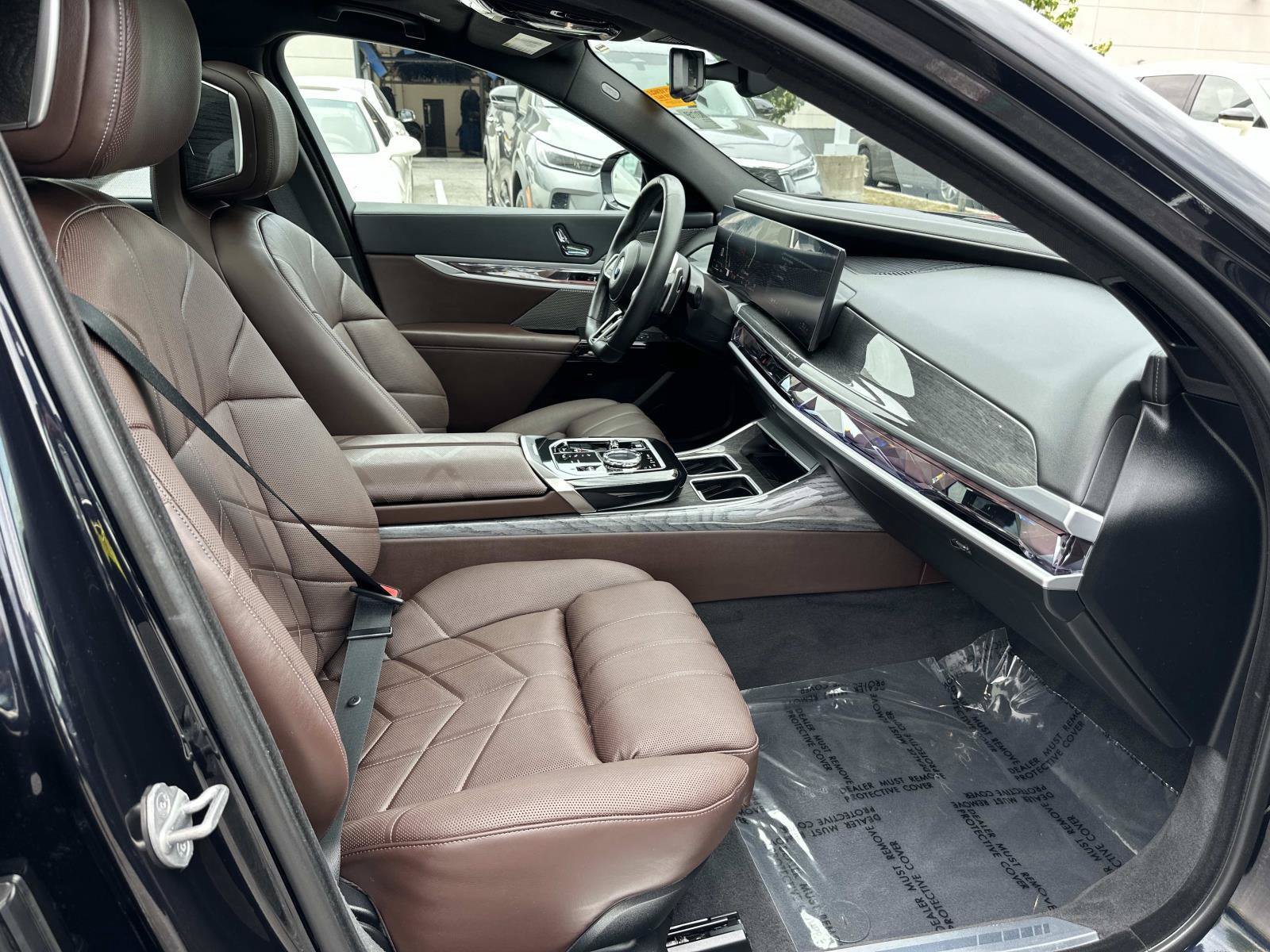 Used 2023 BMW 760i xDrive w/ Parking Assistance Package AWD/4WD image 39