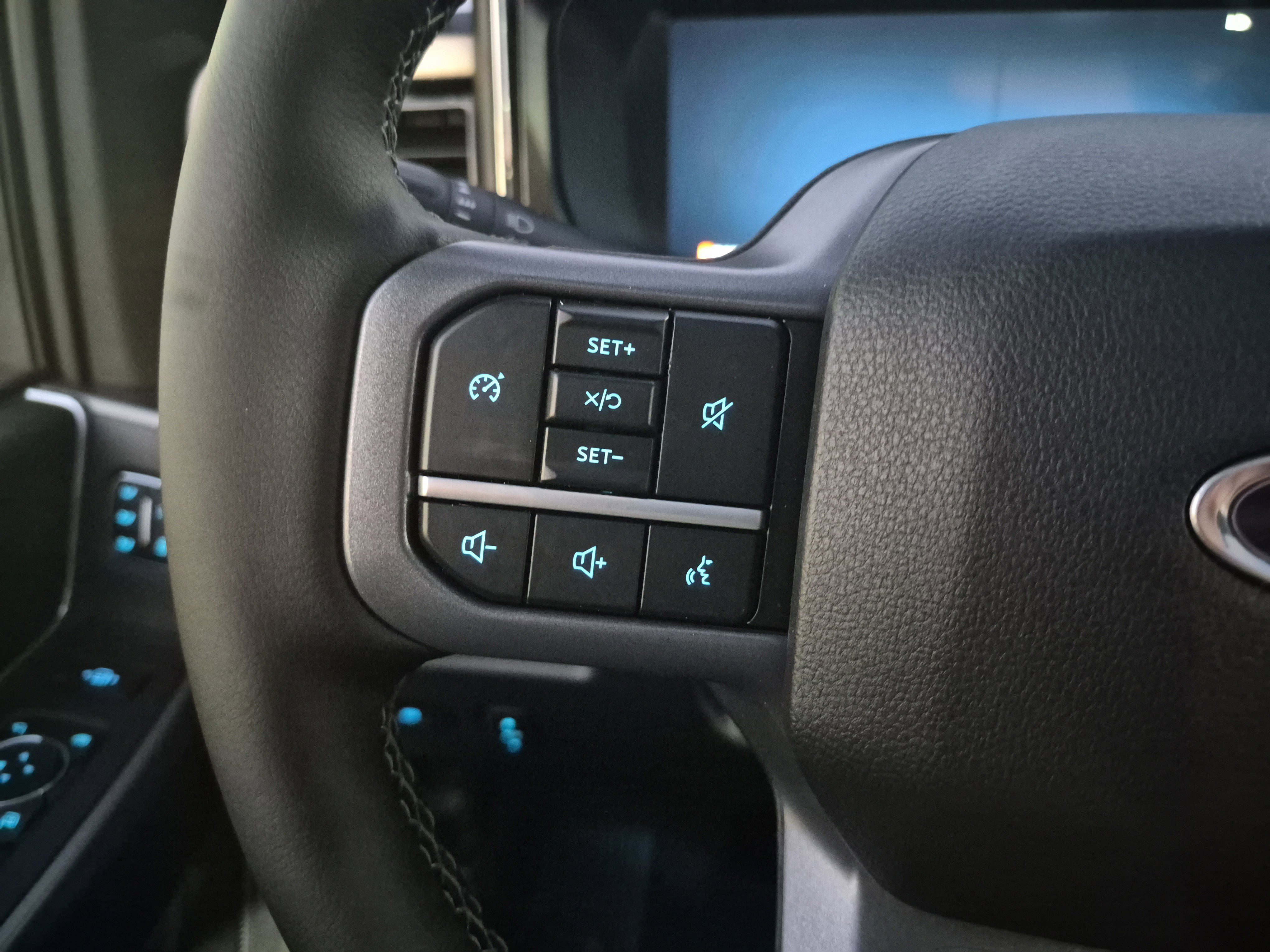 New 2026 Ford F250 Lariat w/ Black Appearance Package image 30