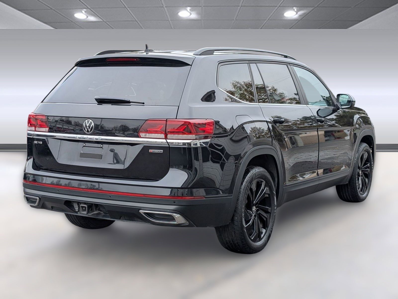 Used 2022 Volkswagen Atlas SE w/ Black Wheel Package image 9