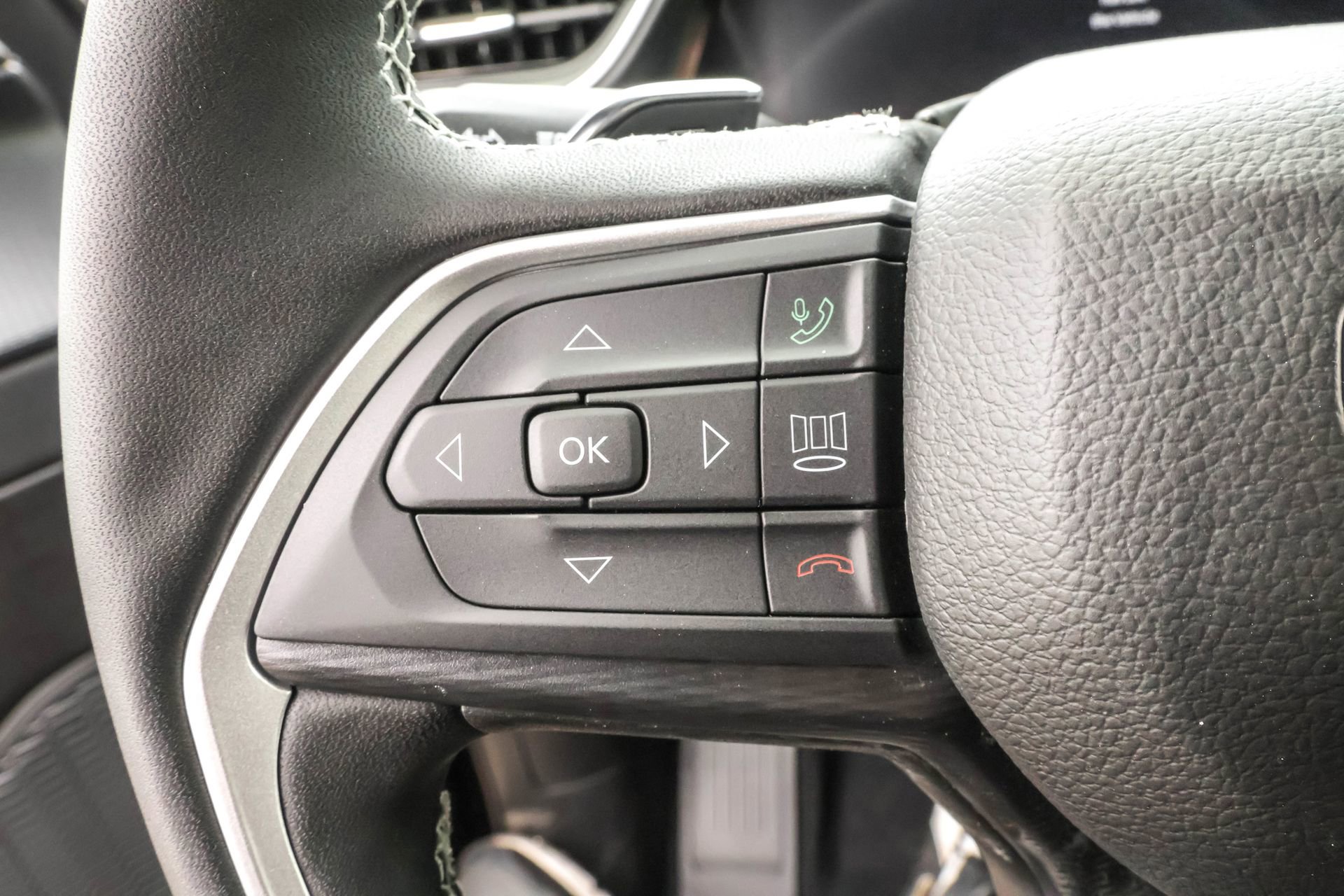 New 2025 Jeep Grand Cherokee Altitude image 25