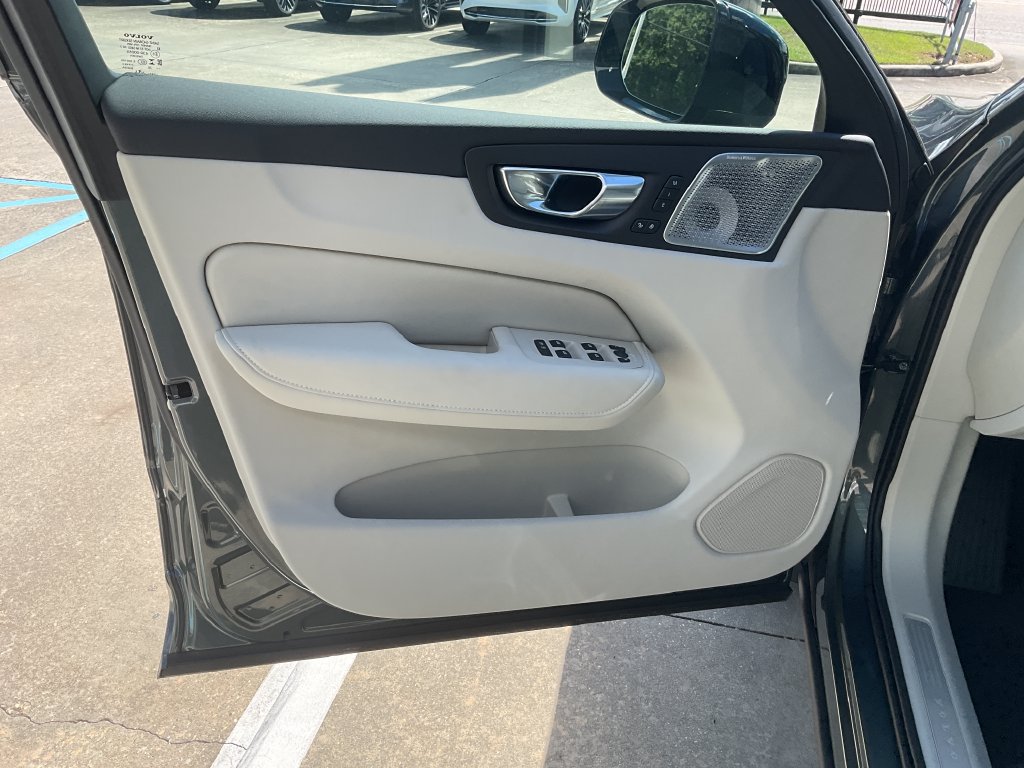 New 2027 Volvo XC60 B5 Ultra AWD/4WD image 11