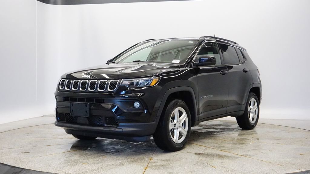 Used 2023 Jeep Compass Latitude image 1