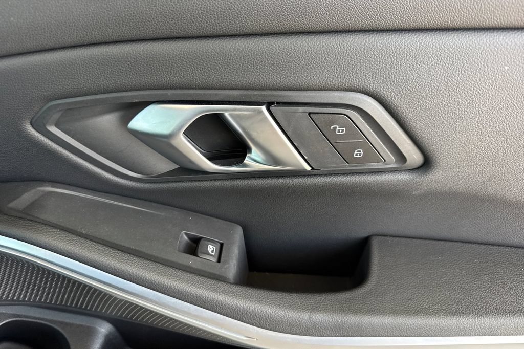 Used 2024 BMW 330i Sedan w/ Convenience Package RWD image 20