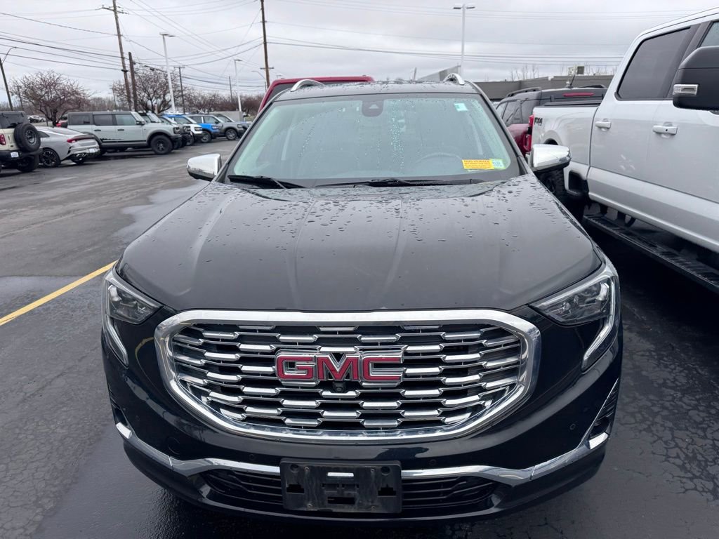 Used 2020 GMC Terrain Denali w/ Denali Premium Package AWD/4WD image 2