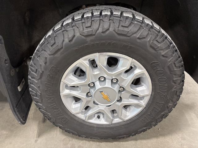 Used 2021 Chevrolet Silverado 2500 LTZ w/ LTZ Convenience Package AWD/4WD image 12