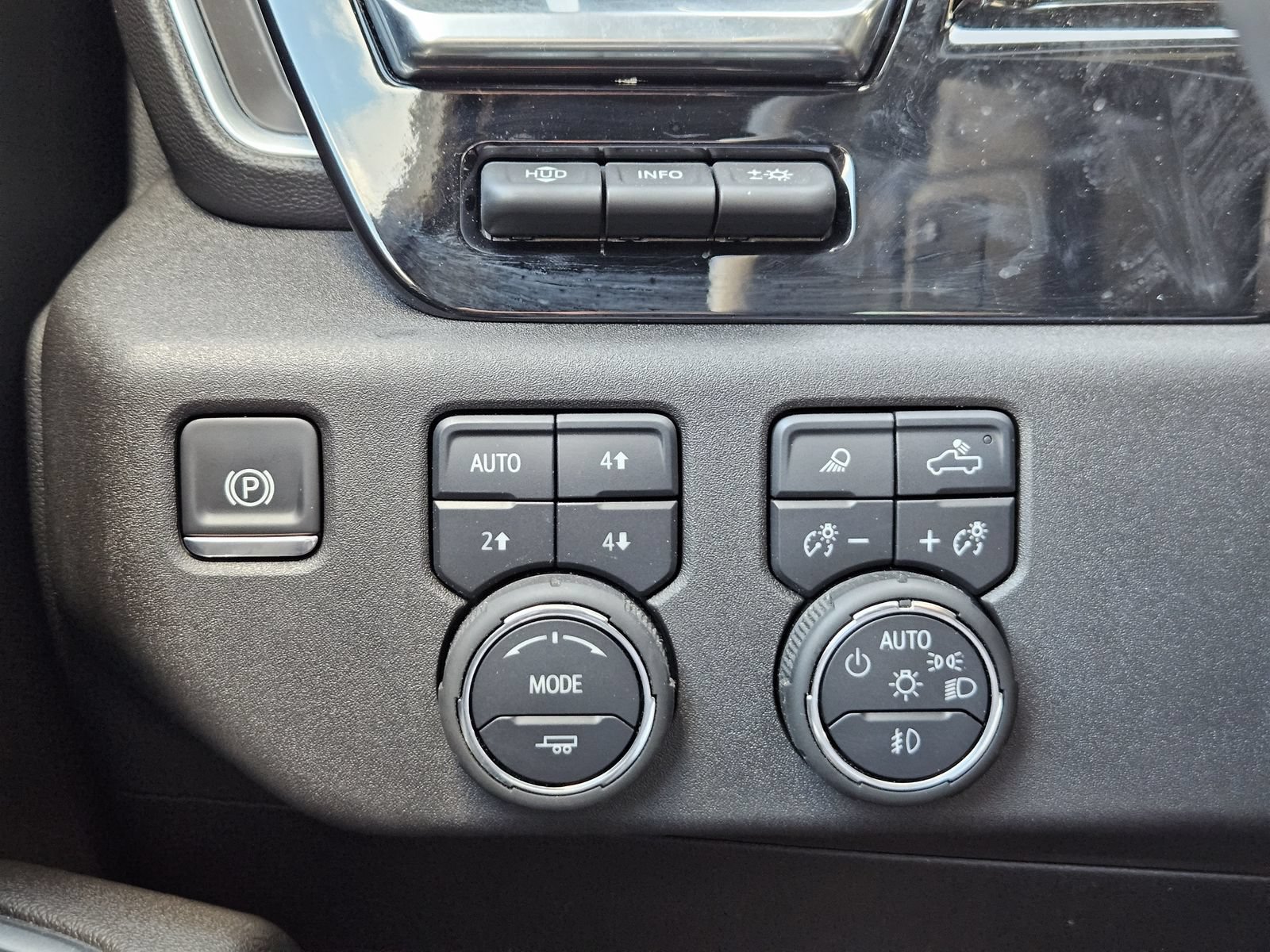Certified 2025 Chevrolet Silverado 1500 High Country w/ High Country Premium Package AWD/4WD image 24