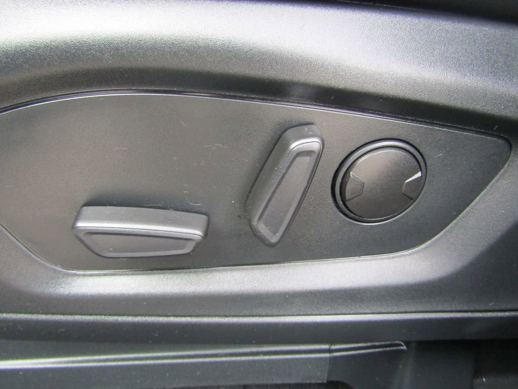Used 2024 Ford Explorer XLT w/ Equipment Group 202A AWD/4WD image 16