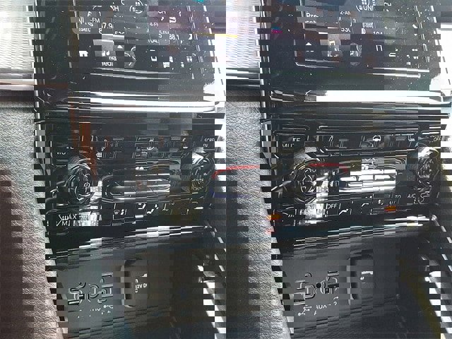 New 2025 Jeep Grand Cherokee L Laredo w/ Luxury Tech Group I image 12