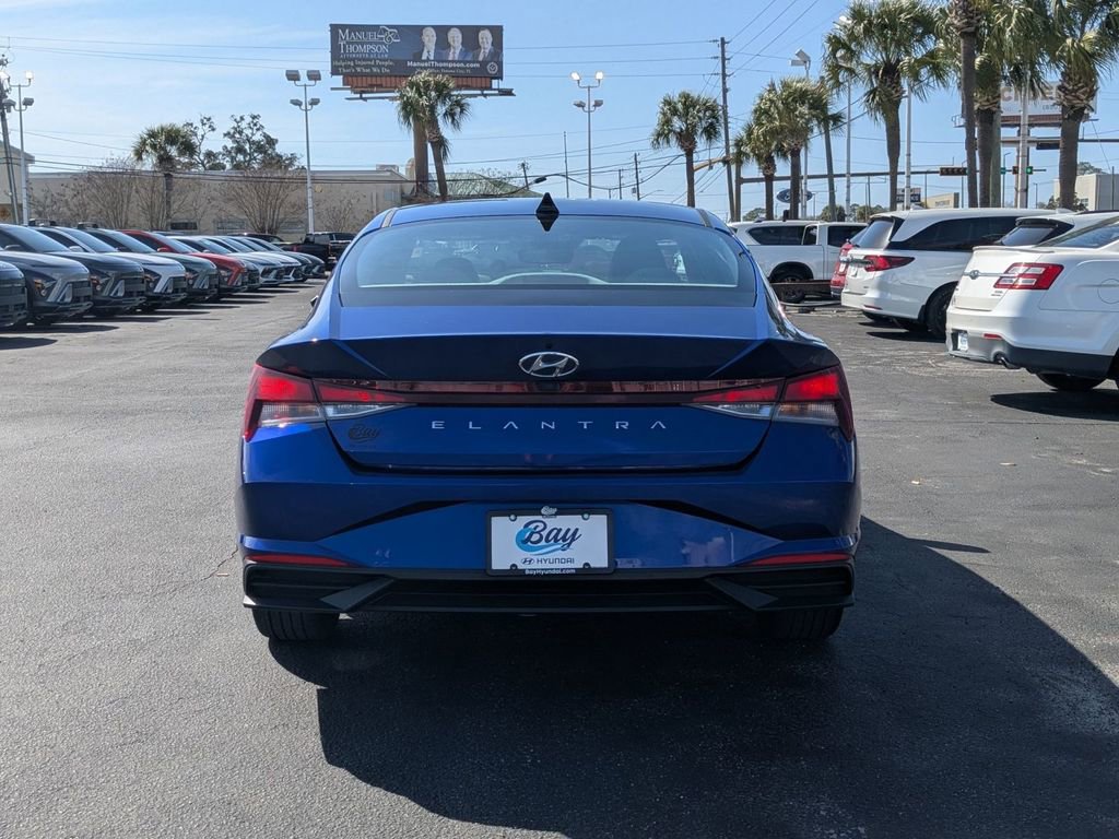 Used 2023 Hyundai Elantra SEL w/ Convenience Package image 7