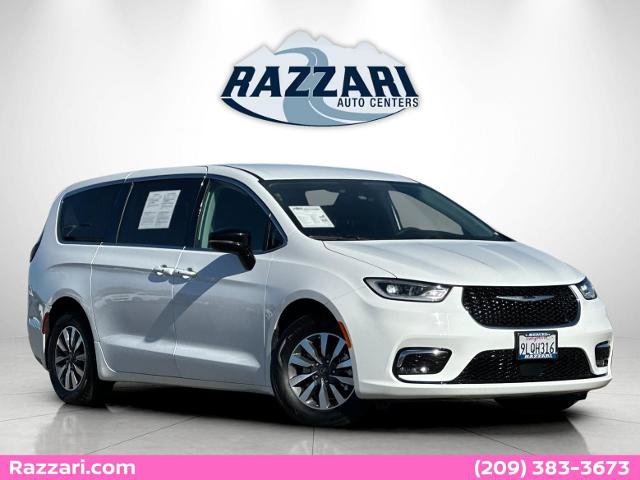 Used 2024 Chrysler Pacifica Limited