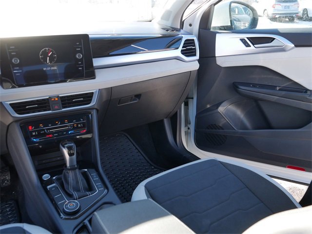 Certified 2025 Volkswagen Taos SE w/ Panoramic Sunroof Package image 23