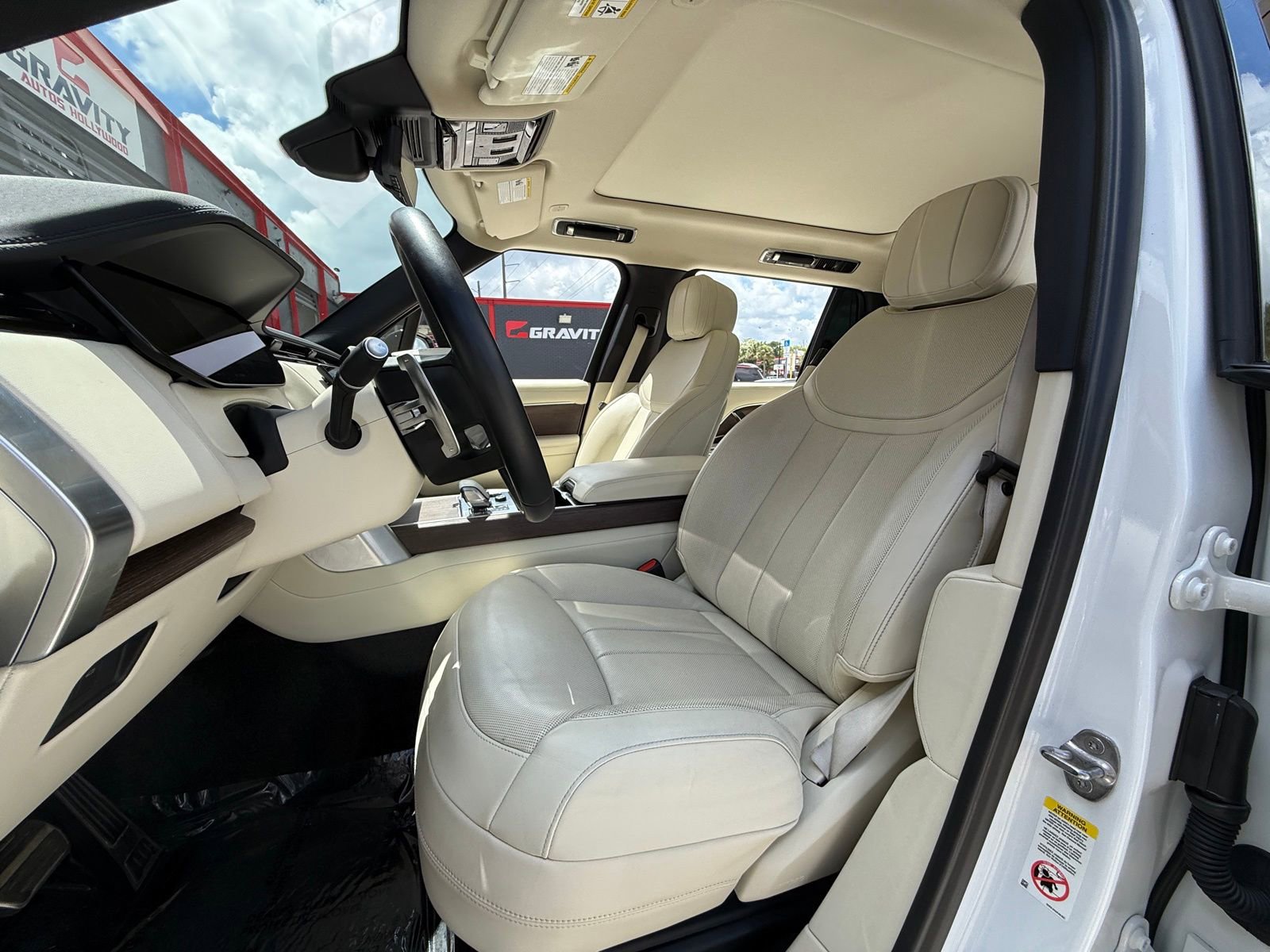 Used 2023 Land Rover Range Rover Long Wheelbase SE AWD/4WD image 18