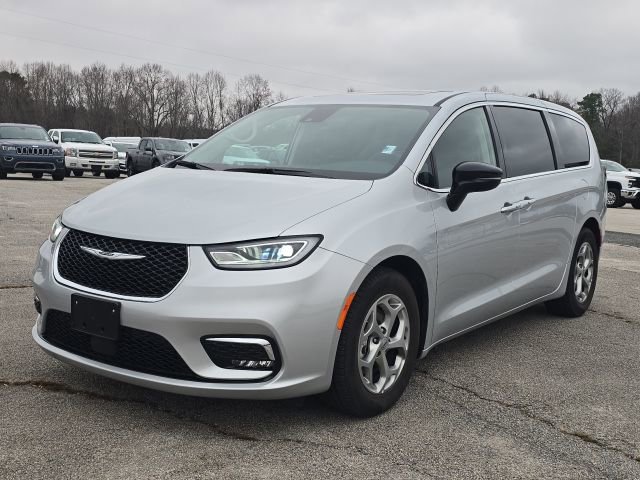 Used 2024 Chrysler Pacifica Limited image 1