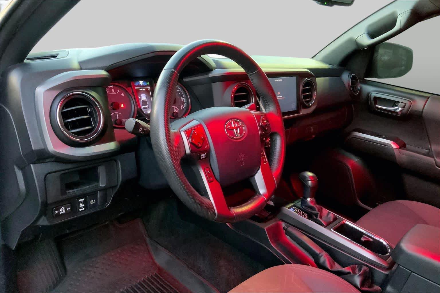 Used 2019 Toyota Tacoma TRD Off-Road w/ Technology Package AWD/4WD image 17