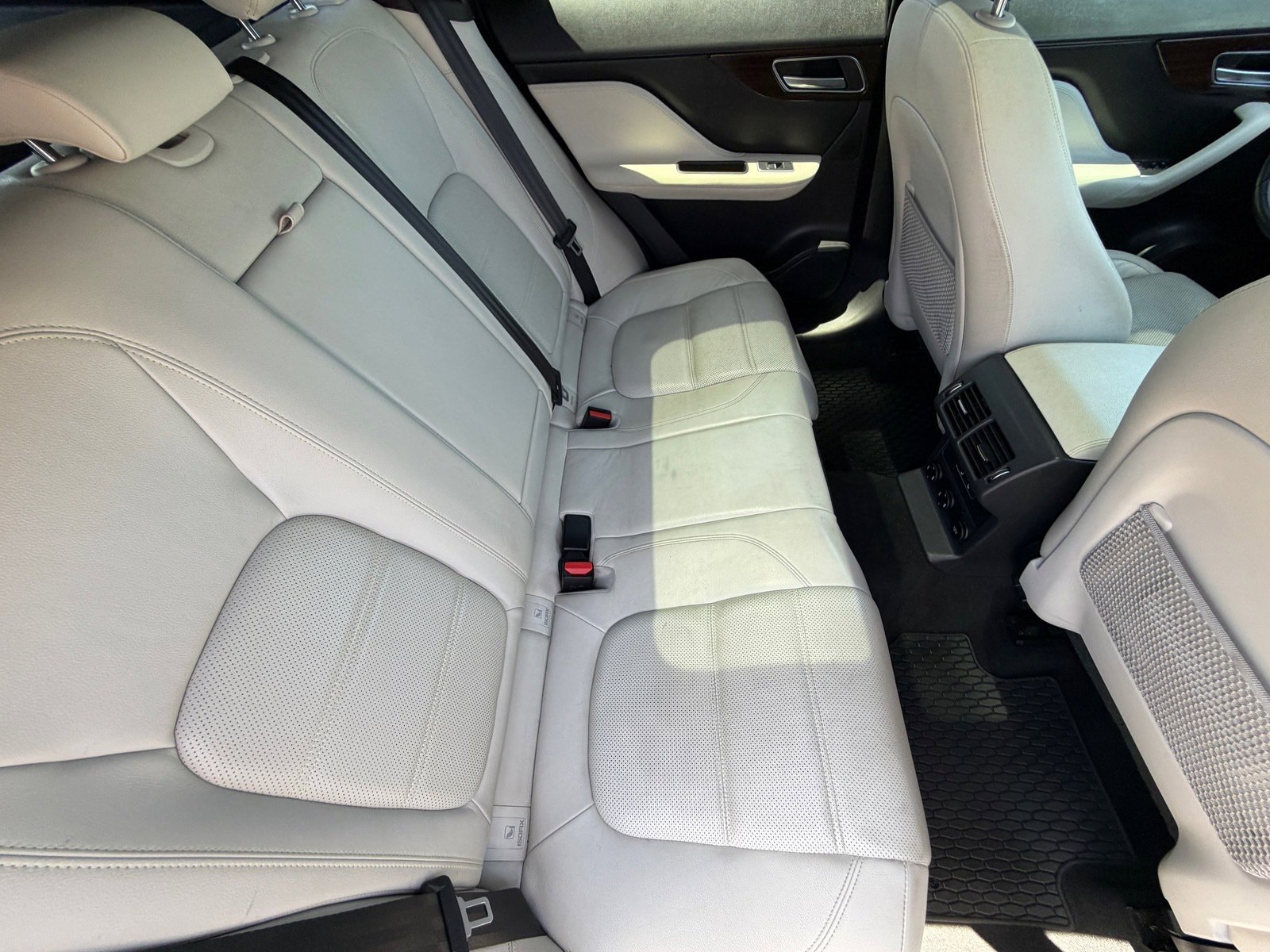 Used 2017 Jaguar F-PACE Prestige AWD/4WD image 12