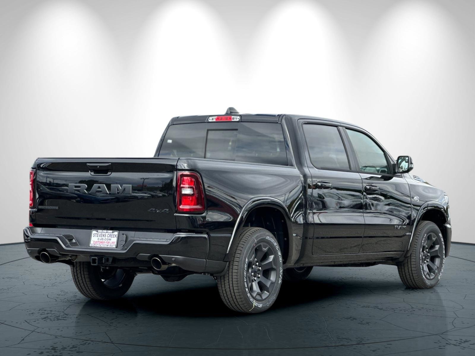 New 2026 RAM 1500 4x4 Crew Cab image 4