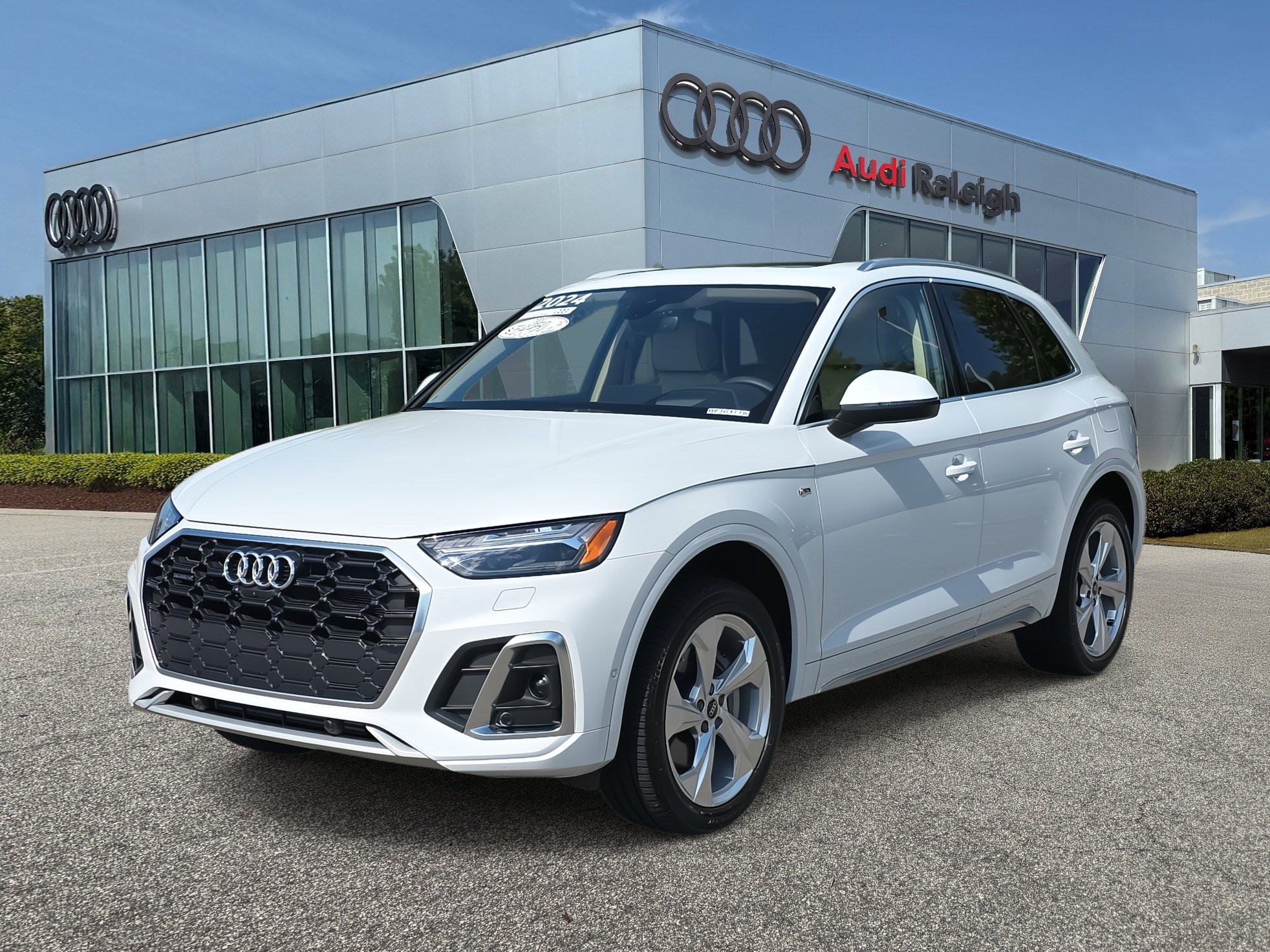 Certified 2024 Audi Q5 e Prestige