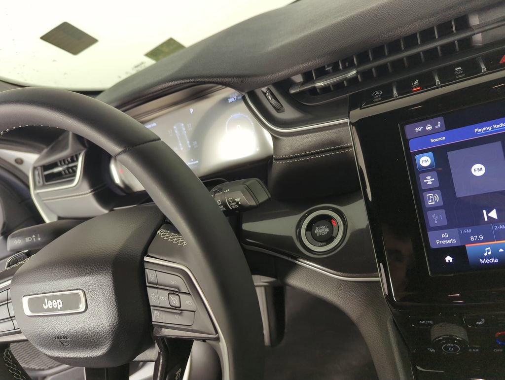 Used 2023 Jeep Grand Cherokee Altitude image 24