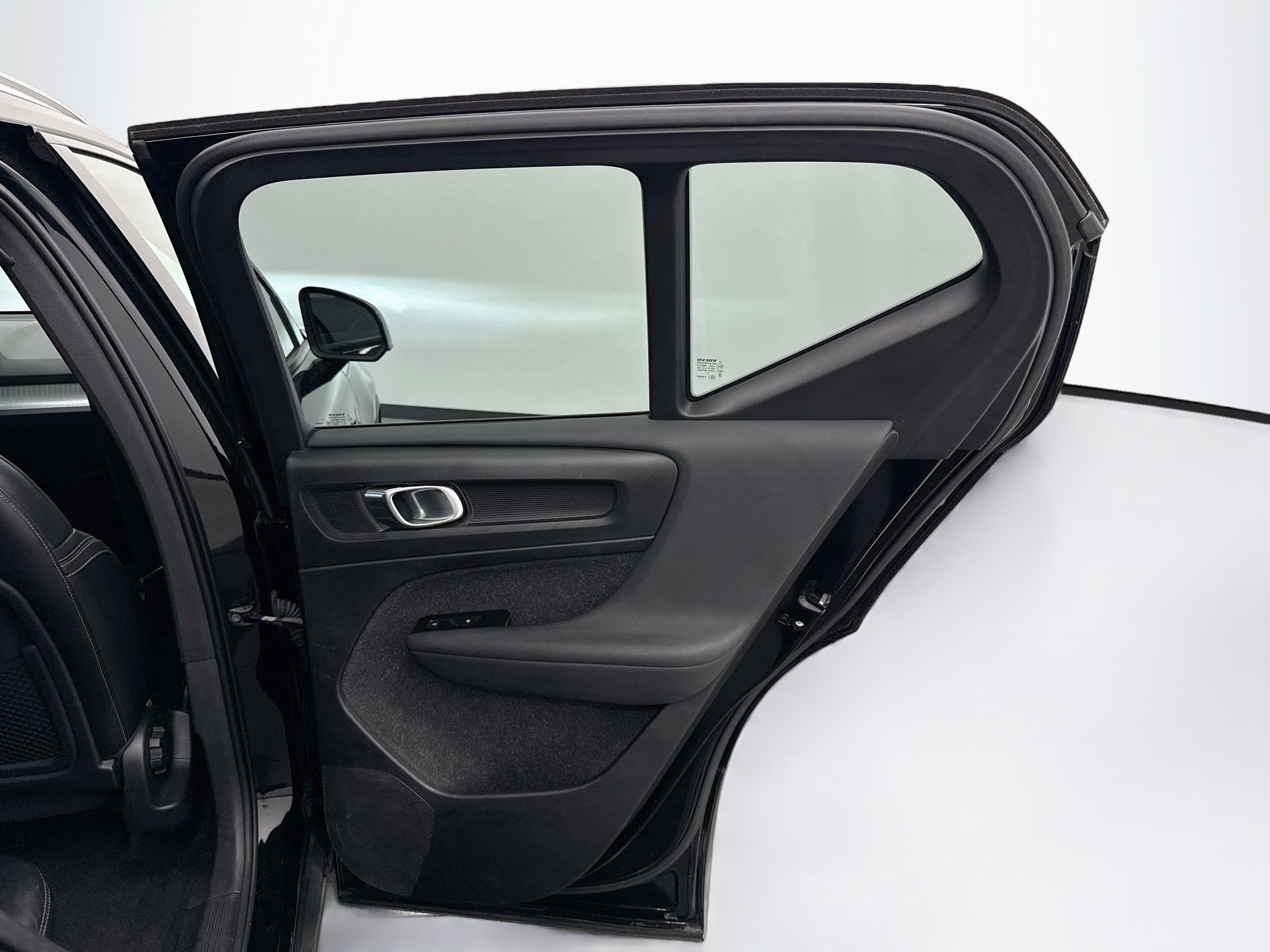 Used 2022 Volvo XC40 T5 Momentum AWD/4WD image 31