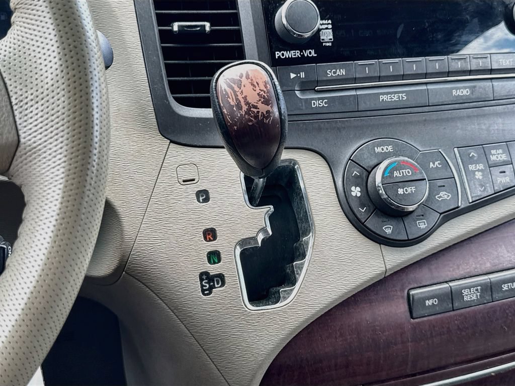 Used 2011 Toyota Sienna XLE FWD image 21