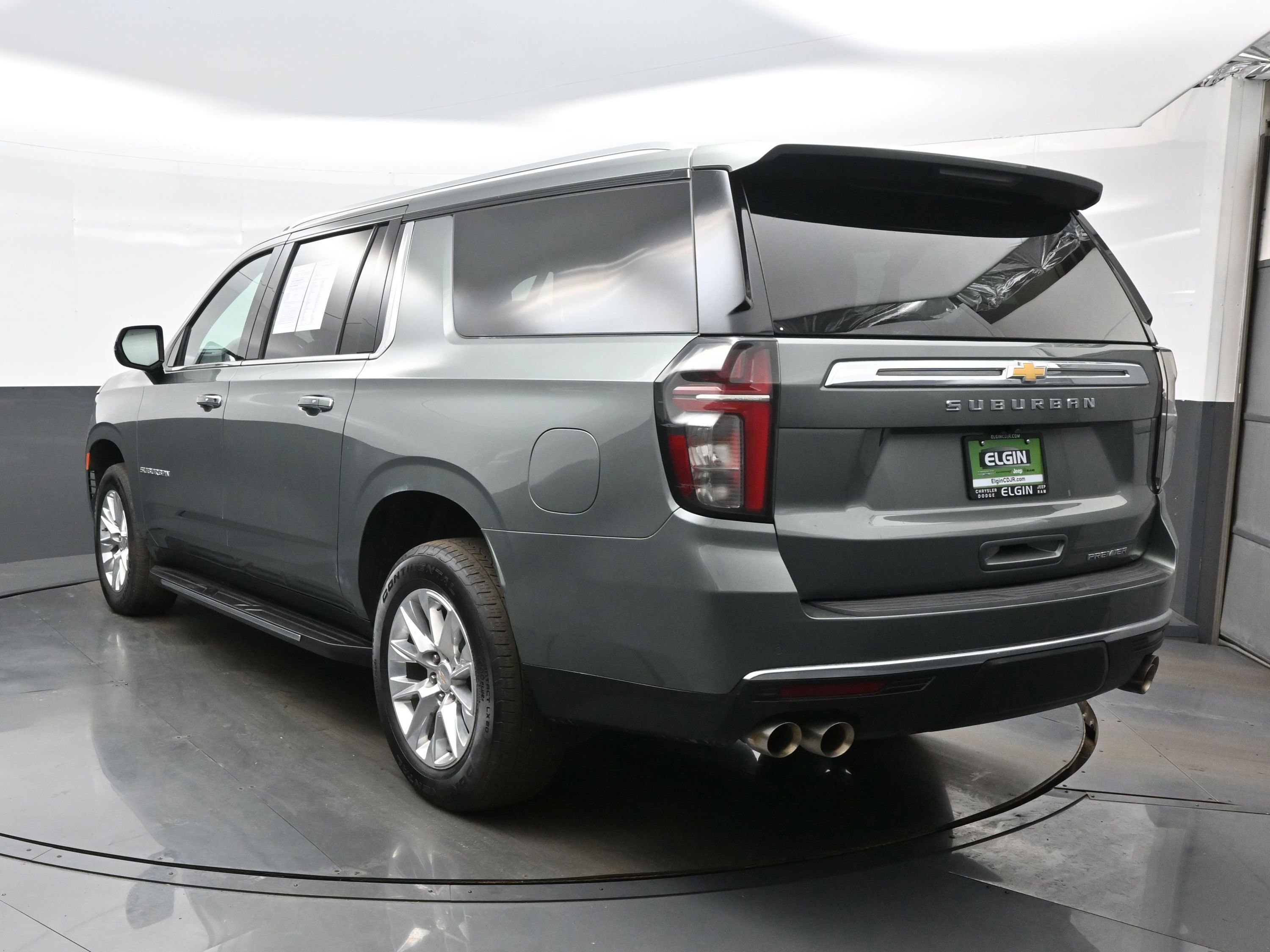 Used 2023 Chevrolet Suburban Premier AWD/4WD image 4