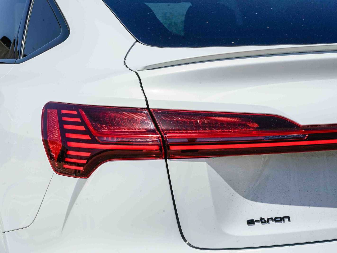 Used 2023 Audi e-tron Premium Plus w/ Premium Plus Package image 9
