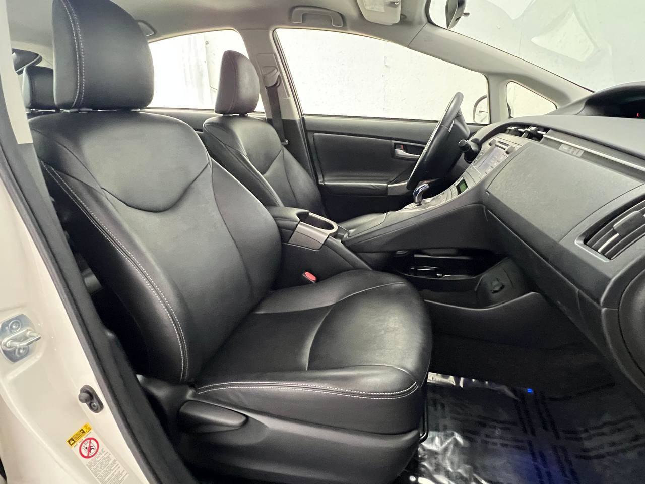 Used 2015 Toyota Prius Persona Series FWD image 12