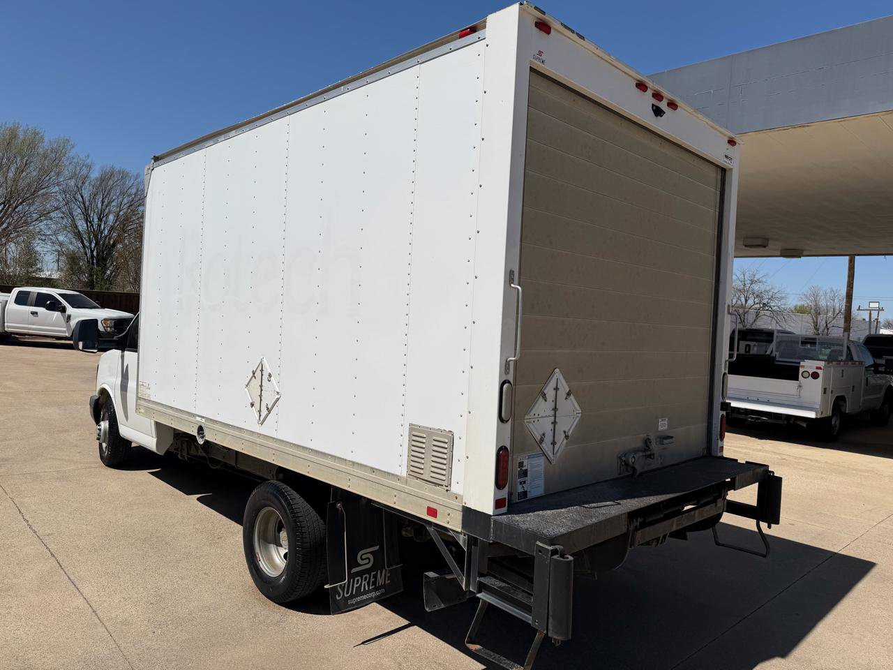 Used 2017 Chevrolet Express 3500 RWD image 3