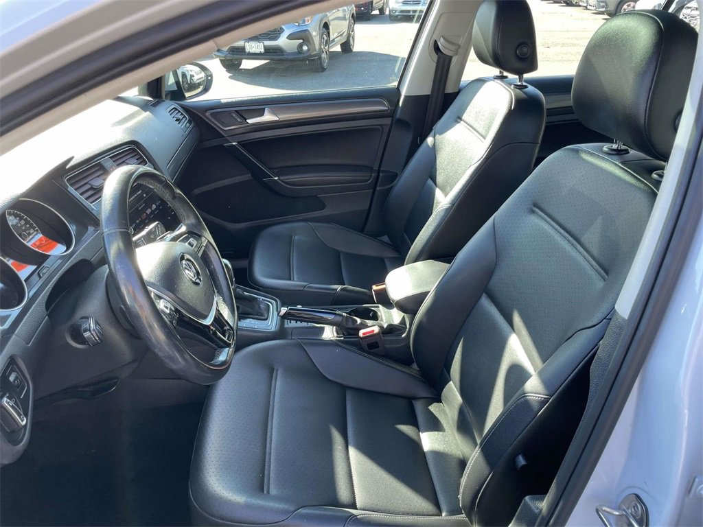 Used 2019 Volkswagen Golf SE image 10