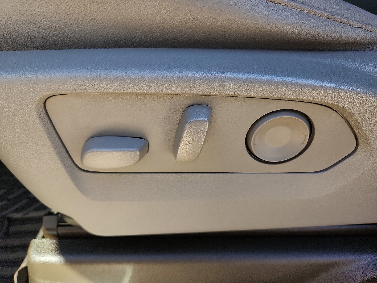 Used 2025 Chevrolet Silverado 1500 LTZ image 15