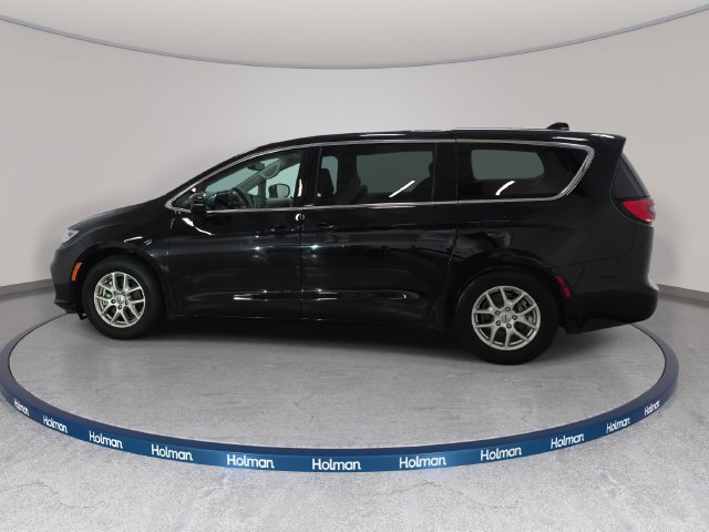 Used 2024 Chrysler Pacifica Touring-L FWD image 9