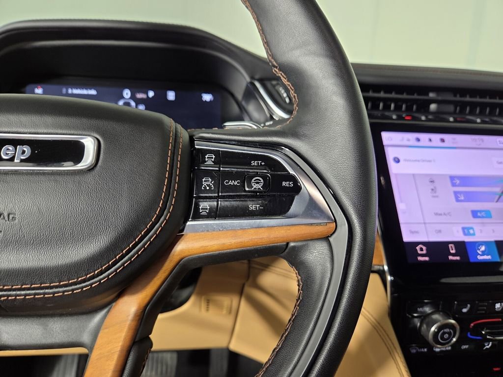 Certified 2025 Jeep Grand Cherokee L Summit AWD/4WD image 17