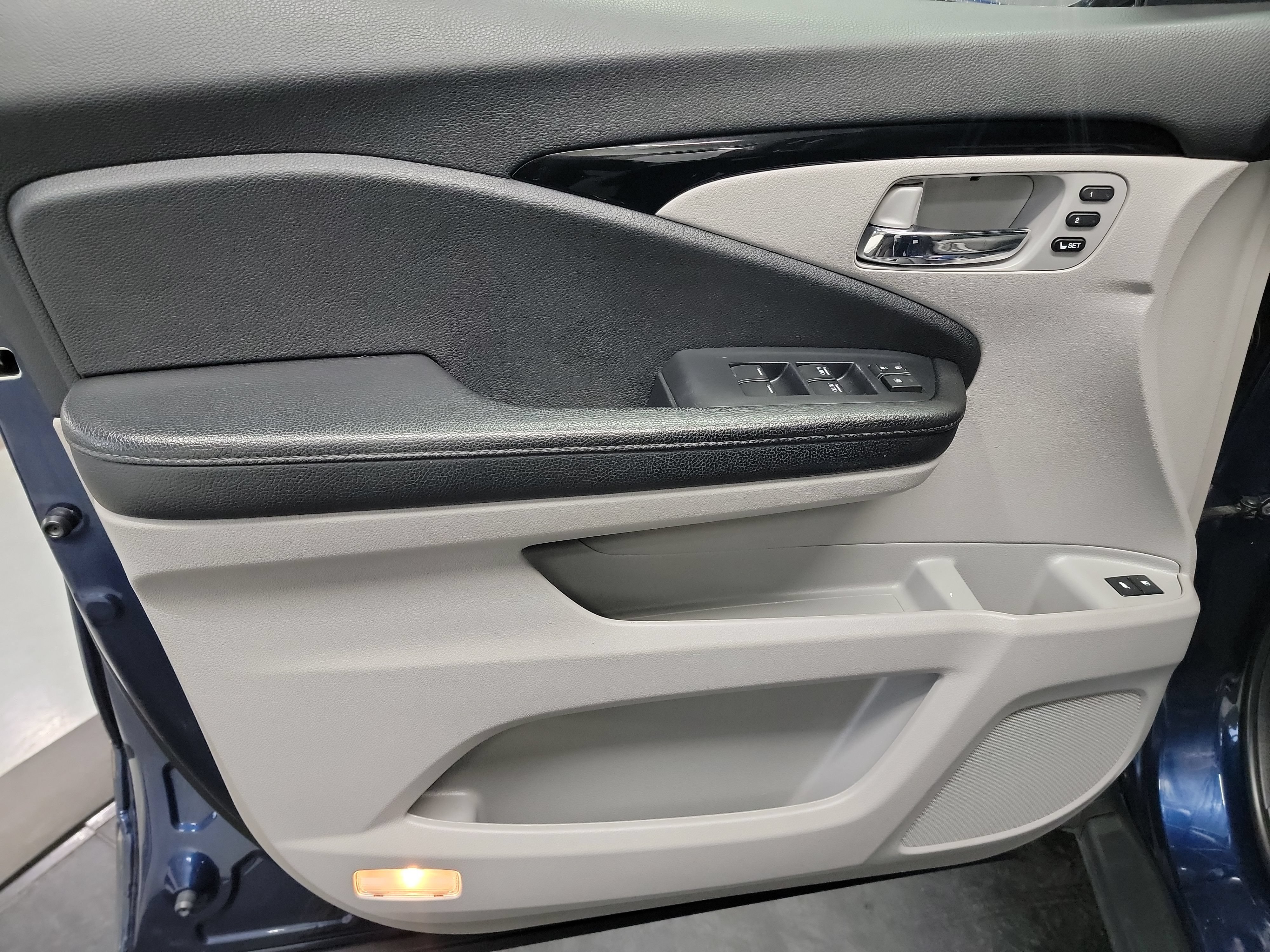 Used 2019 Honda Pilot Touring image 8