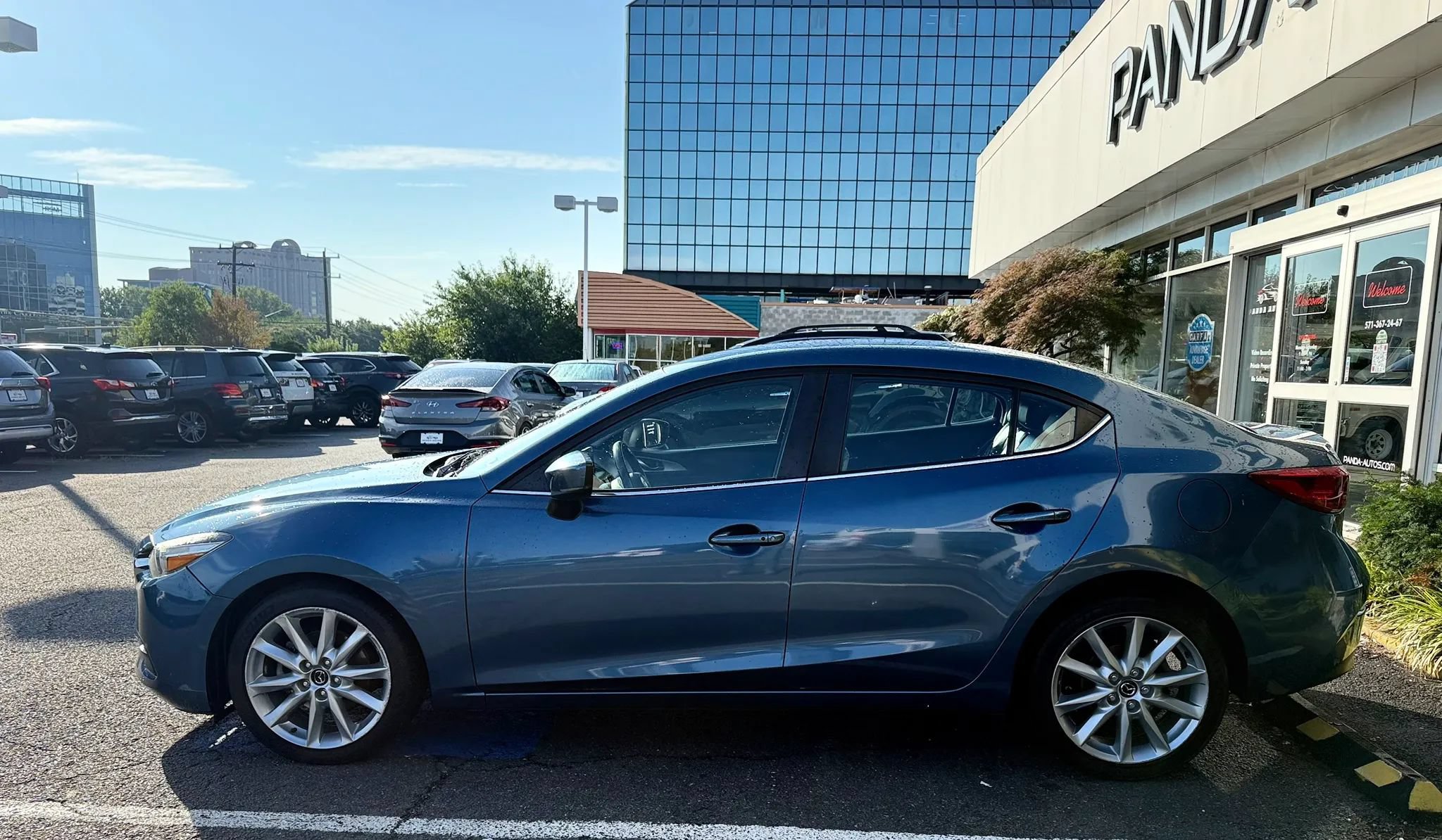 Used 2017 MAZDA MAZDA3 Touring FWD image 4
