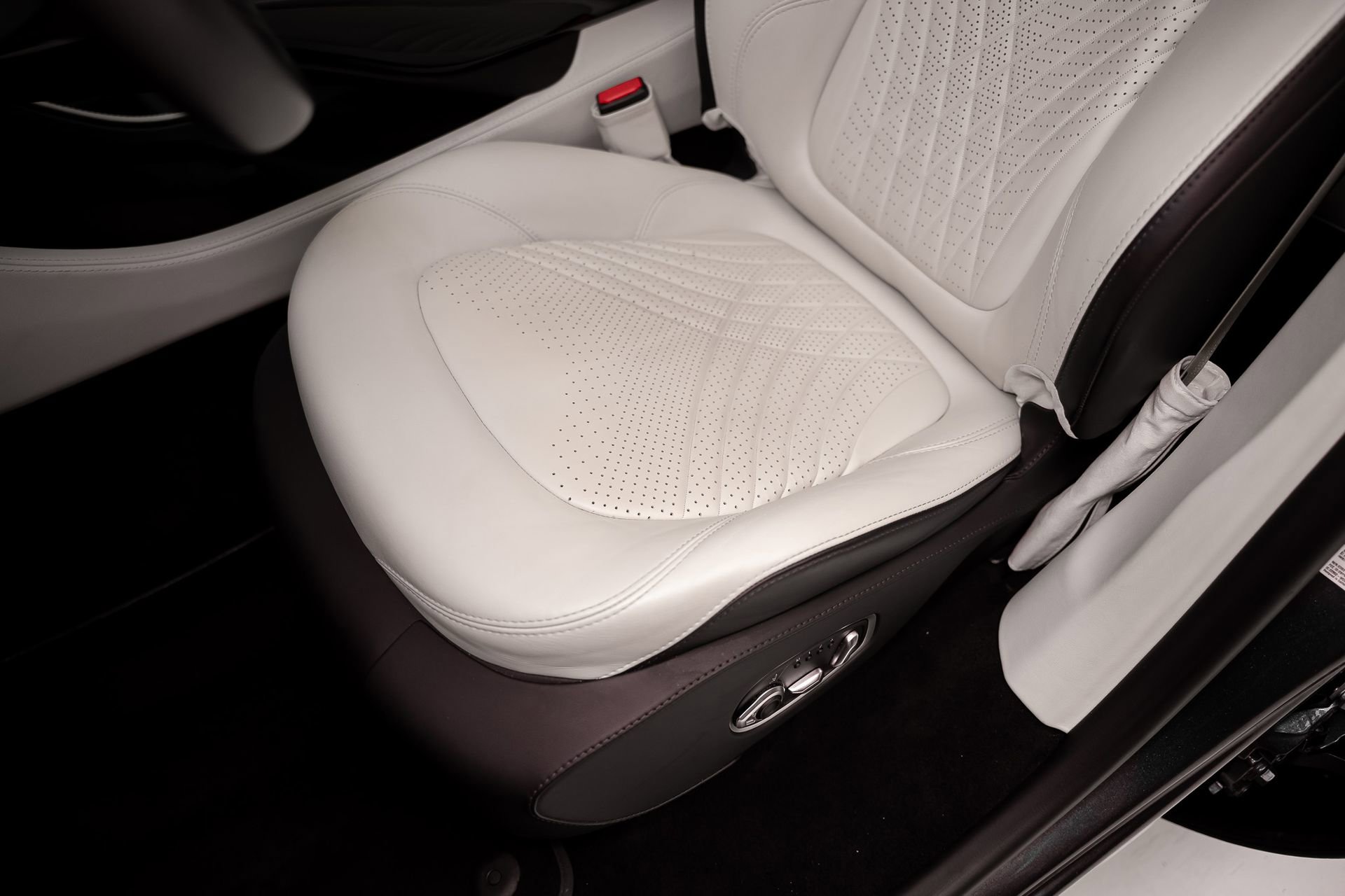 Used 2023 Aston Martin DBX AWD/4WD image 59