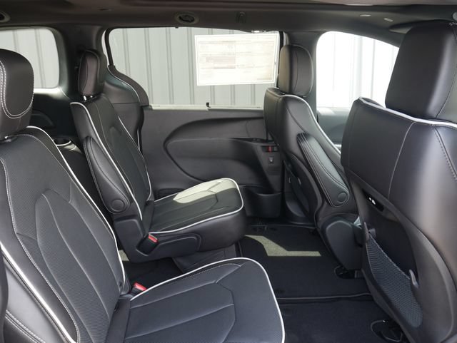 New 2027 Chrysler Pacifica Limited w/ S Appearance Package AWD/4WD image 28