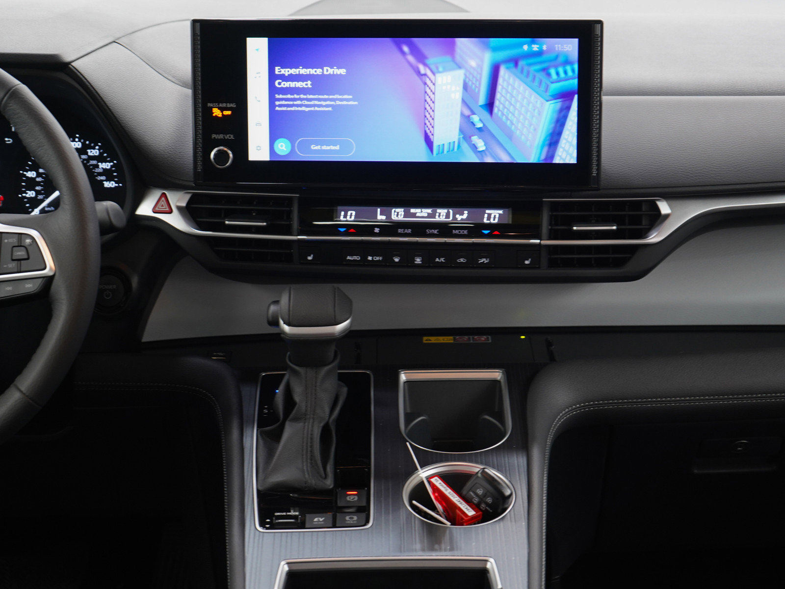 Used 2025 Toyota Sienna XLE FWD image 17