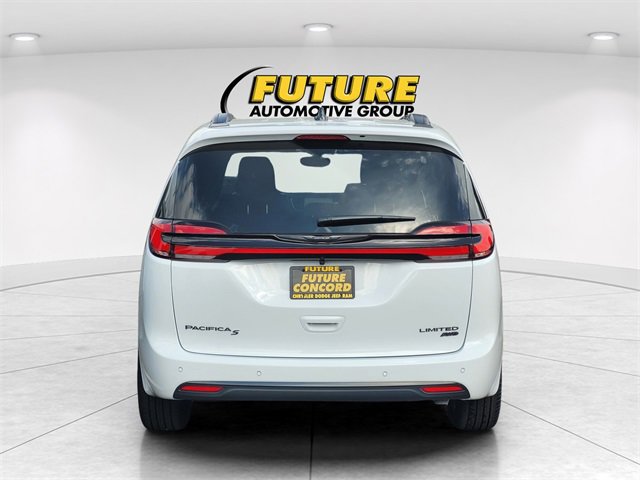 New 2026 Chrysler Pacifica Limited w/ S Appearance Package image 4
