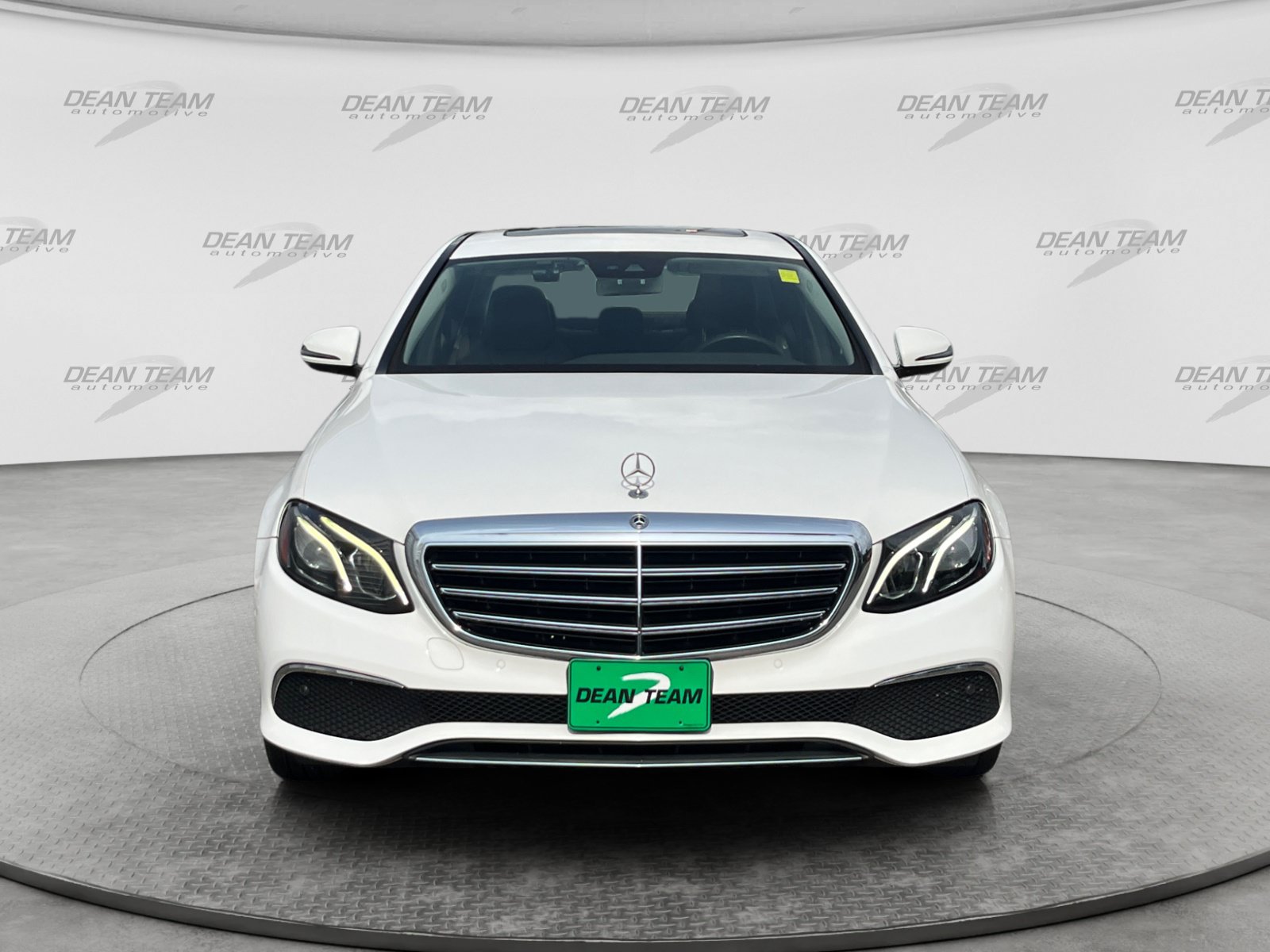Used 2018 Mercedes-Benz E 300 4MATIC image 2